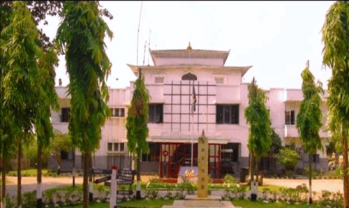 पहिले टाउकोमा ठुलो हथौडा प्रहार गरे, त्यसपछि...