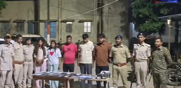 सेतो भेष्टमा रातो दिल छापिएकी दीपमाला बताईएको छ ।