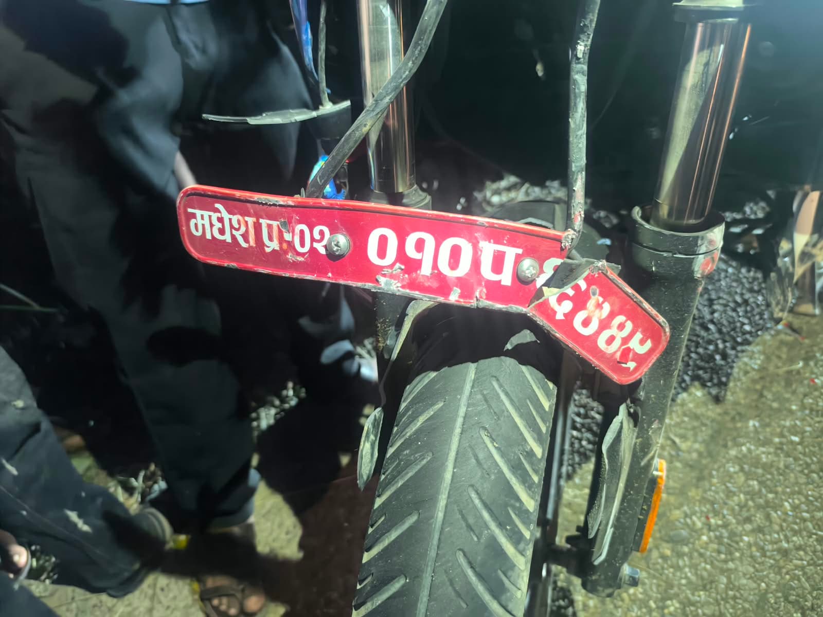 जनकपुरः बसले ठक्कर दिँदा मोटरसाइकल चालकको मृत्यु, दुई जना घाइते, बस चालक पक्राउ
