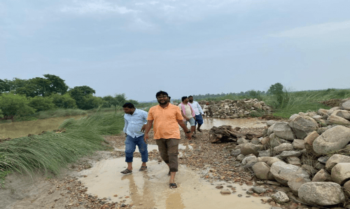 विपदामा मेयर प्रत्यासी विजय यादव विस्थापितको साहारा
