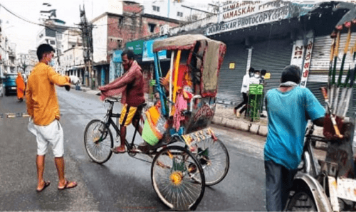 सराहनीय: बीरगँजमा निषेधाज्ञाभरि गरिब र निमुखालाई निःशुल्क भोजन
