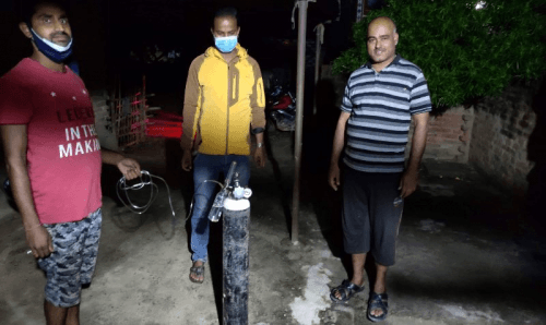 जनकपुरमा क्लोथ बैङ्कद्वारा घरमै पुगेर बिरामीको चेकजाँच