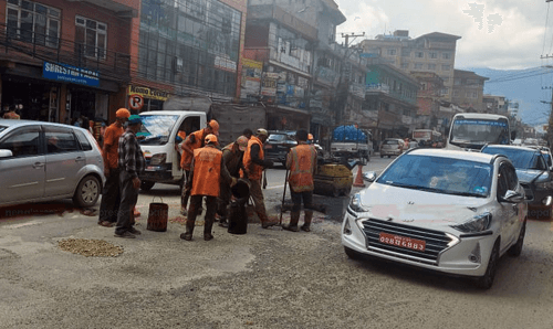 प्रधानमन्त्री बन्ने तयारीमा रहेका देउवाको निवास जाने बाटो धमाधम मर्मत