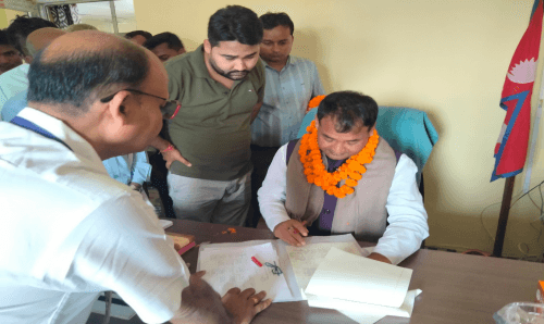 मन्त्री यादवले सम्हाले कुर्शी, पदभार ग्रहण