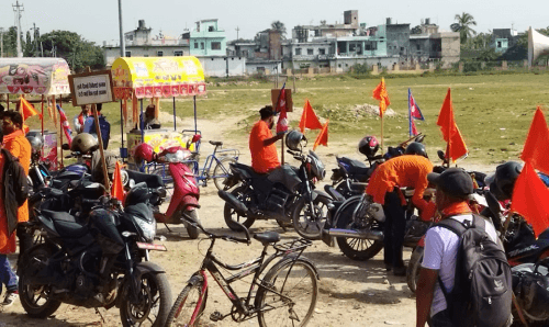 जनकपुरः सयौँको सँख्यामा देवपुरा रुपैठा पस्ने तयारीमा हिन्दु युवा समाज