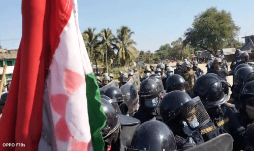 जनमतका कार्यकर्ता उपर प्रहरीको लाठीचार्ज, महिला किसानले घेरे प्रहरी कार्यालय