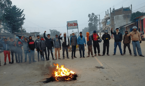 किसान v/s जसपा: धनुषा आउन लागेकी मन्त्री यादवलाई किसानहरुले अवरोध गर्ने