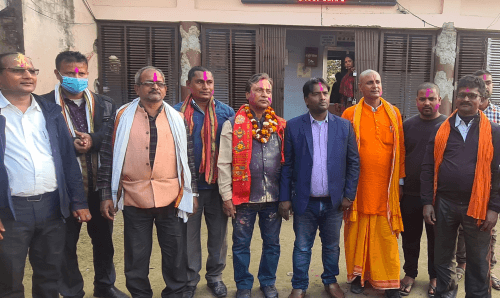 हँसपुर नगरपालिकामा मेयर मण्डलको अडानपछि  निमित्त अधिकृतमा यादवले सम्हाले पदभार