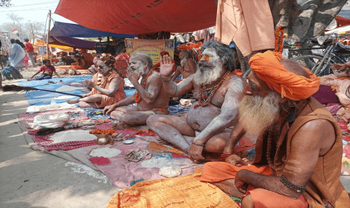 परिक्रमाको धार्मिक लस्कर सतोषरमा विश्राम गर्दै, भोली औरही आउने