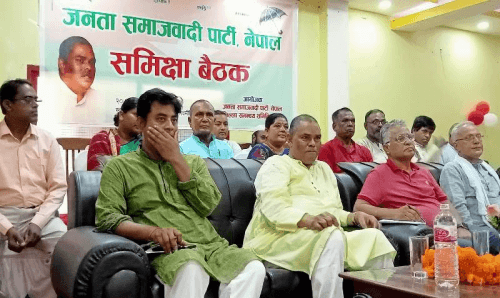 जनकपुरमा जसपाका अध्यक्ष यादवकै अगाडी नेताहरुमा कुटाकुट , यादव पक्षलाई रामधुलाई