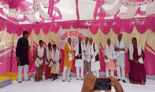 नेपाल सरकार विरुद्व मधेश सरकारको मञ्चरुपी धर्ना स्थल प्रदेश प्रमुखको सचिवालय भित्रै