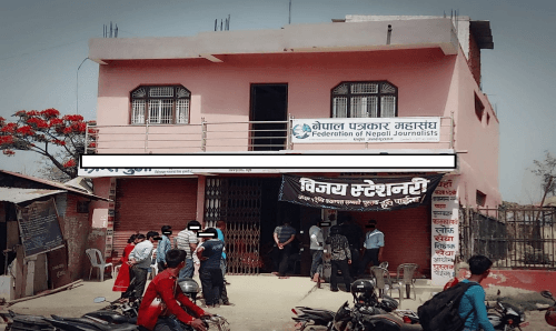 जनकपुरः नेपाल पत्रकार महासँघकै पदाधिकारीहरु नेताको खुल्ला प्रचारमा