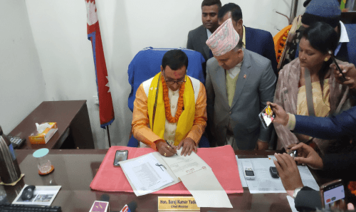 मुख्यमन्त्री यादवले सम्हाले पदभार