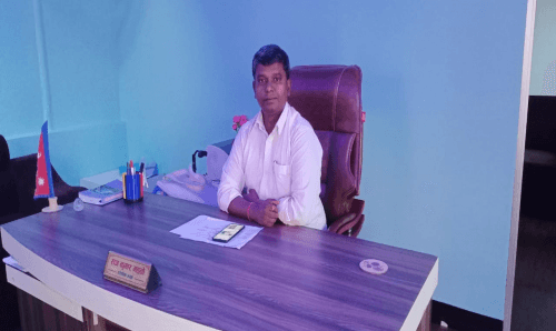 सरकारी स्कूलको अवस्था सुधार गर्न सबै स्कूलमा ई–हाजिरी प्रणालीः अध्यक्ष महतो