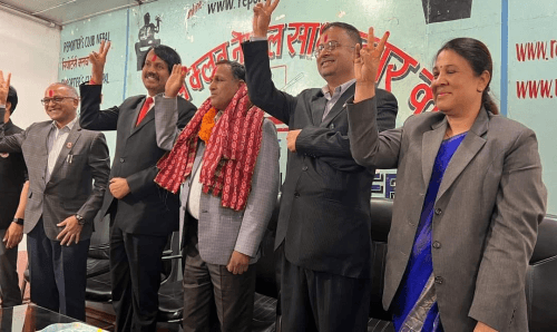 माओवादी छाडेर डा. सिके राउतसँग कुशवाहा, बारा क्षेत्र नं. २ बाट लडने