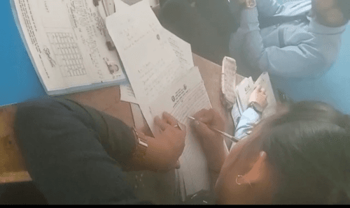 परीक्षार्थीहरुबाट मोटो रकम असुल गरी परीक्षाहलमा आफैँ चिट चोरी गराउँदै केन्द्राध्यक्ष चौधरी