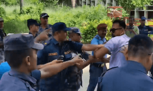मधेशका मुख्यमन्त्रीको राजीनामा माग्दै इन्जिनीयरहरुले प्रदर्शन, प्रहरीले गरे धरपक्कड
