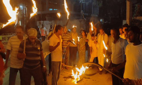 गौहत्या विरोधमा जनकपुरधामा राप्रपाको मशाल जुलुस प्रदर्शन