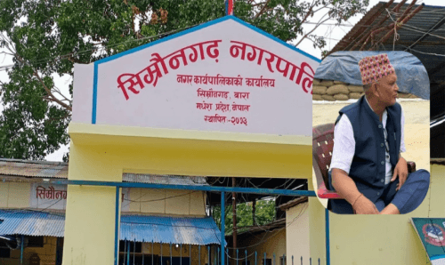 घुस लिँदै गर्दा बारा सिम्रौनगढका हाकिम बीरेन्द्र साह रँगेहात पक्राउ