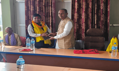 धनौजी गाउँपालिकाको नयाँ अधिकृत भए दास, अध्यक्षले गरे स्वागत