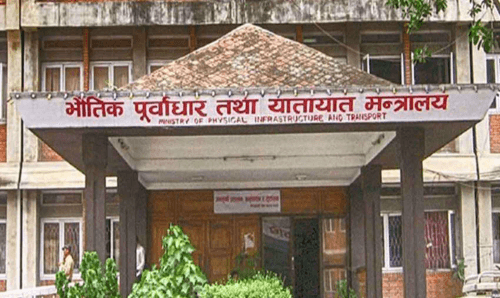 सडक छेउमा राखिएको मदिराजन्य विज्ञापन हटाउन सरकारको निर्देशन