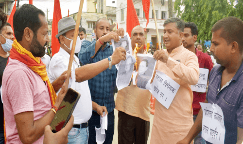 प्रदेश २ लाई तालिबान बनाउन खोजेको भन्दै मुख्यमन्त्री गद्दीको पुतला जलाइयो