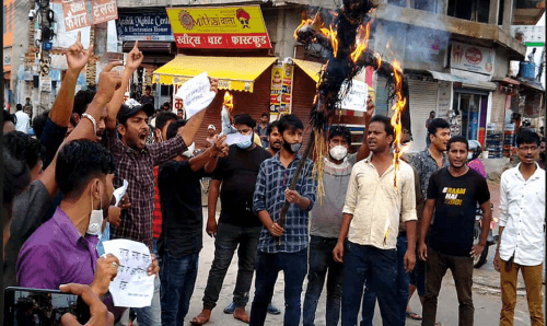 जनकपुरमै मन्त्री साहको पुतला दहन