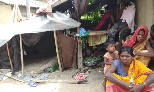 अस्पतालमै दम तोडेका राजु सदाको परिवारको बिच्चली, घनघोर बर्षामा प्लास्टिको झुपडी