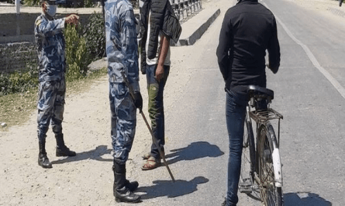 नेपाल-भारत बोर्डरमा भारतीय महिलाद्धारा सशस्त्र प्रहरीमाथि आक्रमण
