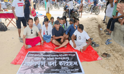 करार कर्मचारी निष्कासनविरुद्ध गोलबजारमा आन्दोलन : मेयरलाई कार्यकक्षमा रोकदेखि तालाबन्दीसम्म