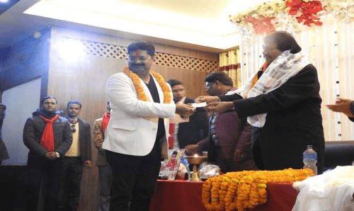 गाउँपालिकाका निर्वाचित अध्यक्ष (मेयर) पनि डा. सिके राउतको पार्टीमा