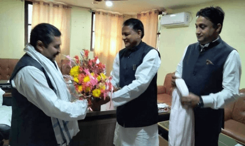 प्रदेश प्रमुख अहिराजलाई स्वागत गर्न रातारात पुगे मुख्यमन्त्री राउत