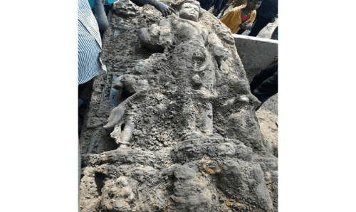 प्रदेश २ः पोखरी खन्दै गर्दा पौराणिक र प्राचीन मूर्ति भेटियो !