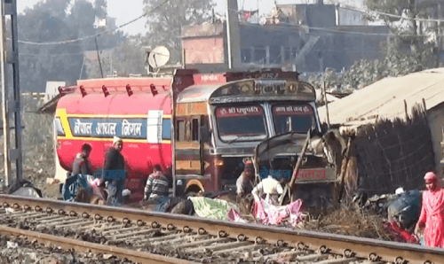 भारतबाट नेपाल आउने ट्यांकरबाटै चोरी हुन थाल्यो पेट्रोल !