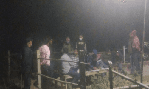 जनकपुरः गाउँपालिका अध्यक्षको सरकारी गाडीबाट ८ लाख बरामद, कुदेर गाडीबाटै भागे अध्यक्ष !