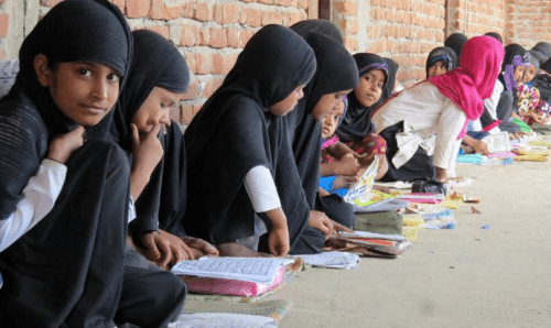 विद्यालयमा मुस्लिम समुदायकी बालिकालाई हिजाब नै लगाउन दिनुपर्छ : मुस्लिम आयोग