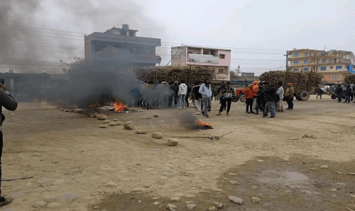 सिरहा मिर्चैयामा प्रहरीले चलायो गोली , ७ प्रहरी घाईते, अवस्था तनावग्रस्त !