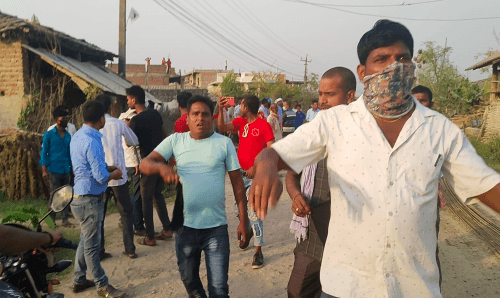 मन्त्री रेणु यादवलाई कालो झण्डा देखाएको भन्दै जसपाका कार्यकर्ताहरुले किसानलाई कुटे, दुई घाईते