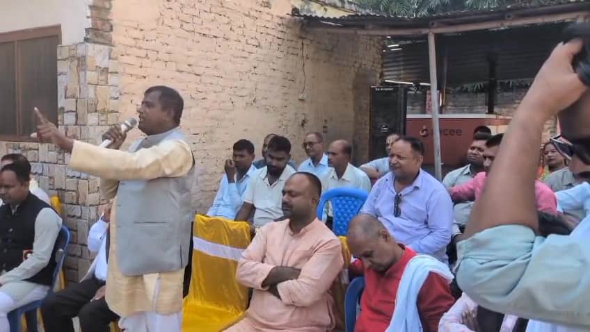 सार्वजनिक कार्यक्रममा लक्ष्मेश्वर यादव
