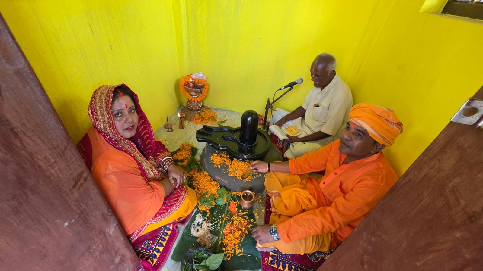 गोलबजार–३ जरुवामा शिव मन्दिरको मूर्ति स्थापना तथा प्राणप्रतिष्ठा सम्पन्न