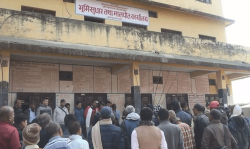 मालपोत र नापी कार्यालय अनिश्चितकालिन बन्द
