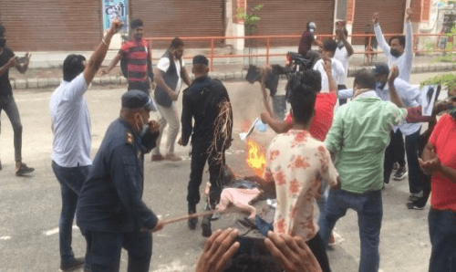 जनकपुरमा उपेन्द्र यादव सहित विपक्षी गठबन्धनको पुतला फुकिए