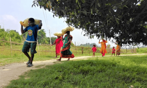 विपन्नलाई स्टोरीज अफ नेपालको साहारा, गाउँ गाउँ घुमेर निरन्तर राहत बाँडदै