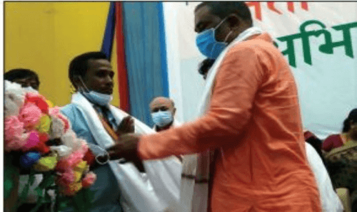 शहिद परिवारलाई गम्छा दिएर ठगे उपेन्द्र यादव