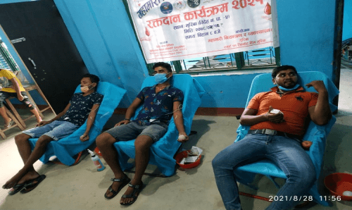 धनुषाको मुडिबामा रक्तदान, १९ जनाले दिए रगत