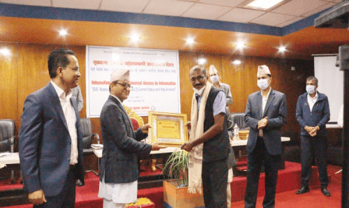 पत्रकार क्रान्ति सहित १३ जना उत्कृष्ट सूचना अभियन्ता पुरस्कारबाट पुरस्कृत
