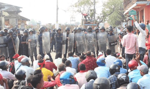 डा. सिके राउतका १५ कार्यकर्ता पक्राउ