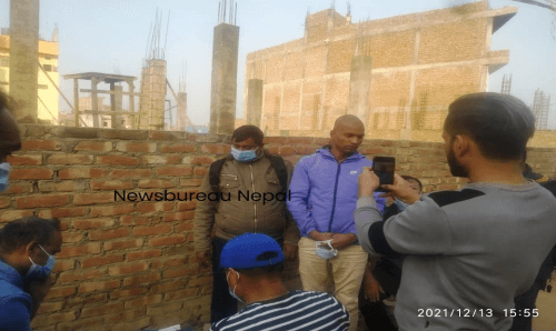 जनकपुरः रुपैयाँ लिएर कोरोना भ्याक्सीन बेच्ने कर्मचारी रँगेहात पक्राउ
