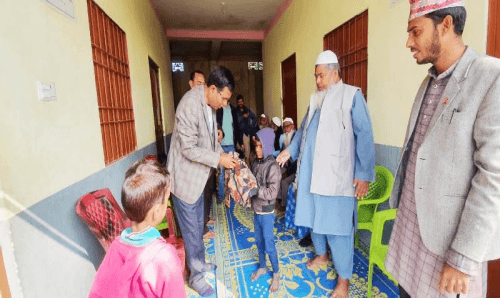 मदरसा पढने २०० सय बालबालिकालाई ज्याकेट
