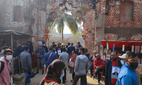 जनकपुरमा कडा सुरक्षाबीच नेपाली काँग्रेसको चुनाव हुँदै